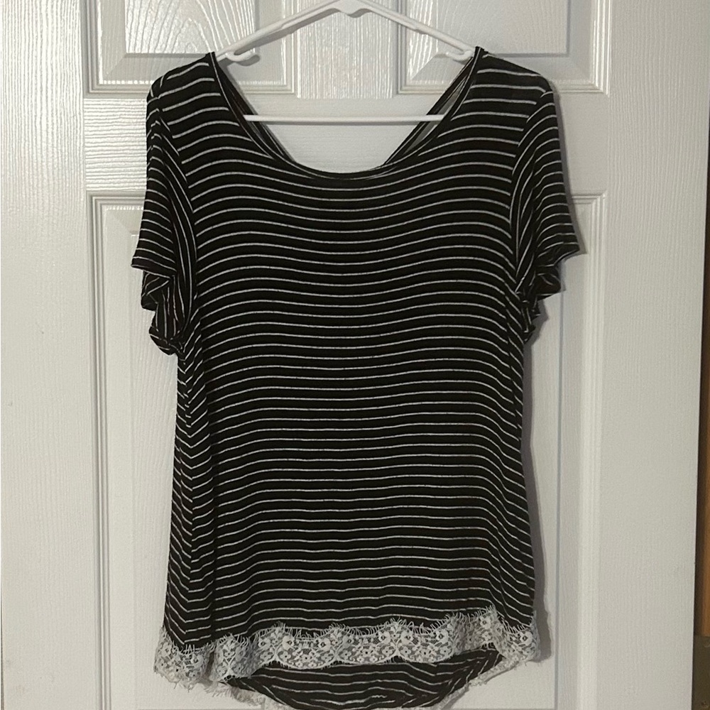 Xhilaration Black and White Boxy Short‎ Sleeve Tee